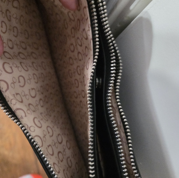 Guess Crossbody - Picture 5 of 7